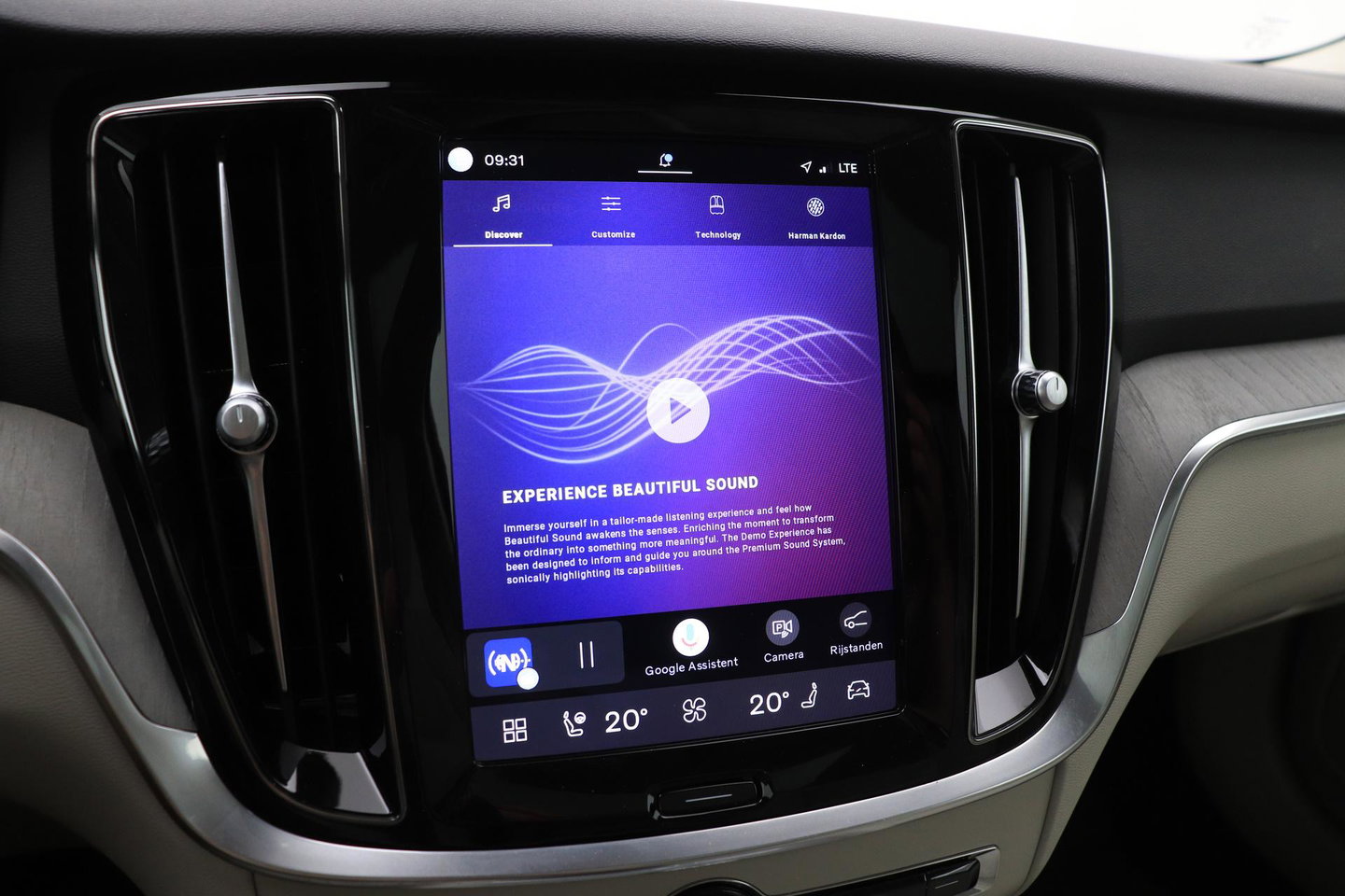 Volvo V60 Cross Country 2.0 B5 AWD Pro | ACC | Panoramadak | Harman/Kardon | Keyless | Memory | Trekhaak | Camera | BLIS | 19 Inch