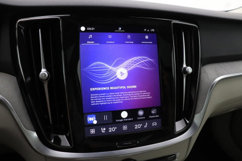 Volvo V60 Cross Country 2.0 B5 AWD Pro | ACC | Panoramadak | Harman/Kardon | Keyless | Memory | Trekhaak | Camera | BLIS | 19 Inch