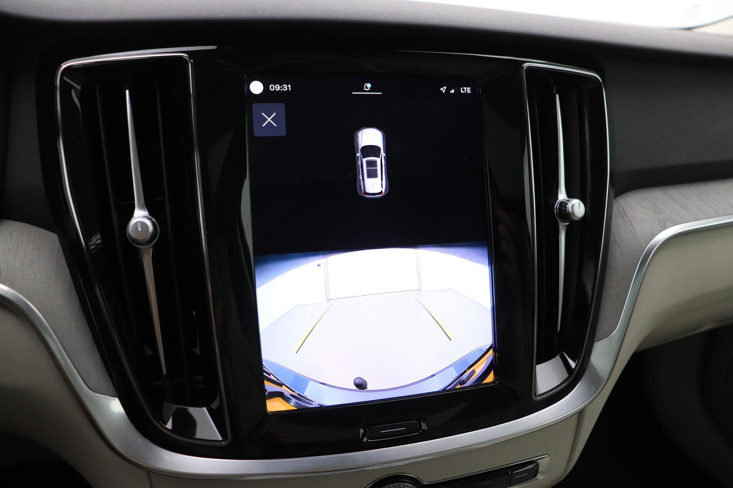 Volvo V60 Cross Country 2.0 B5 AWD Pro | ACC | Panoramadak | Harman/Kardon | Keyless | Memory | Trekhaak | Camera | BLIS | 19 Inch