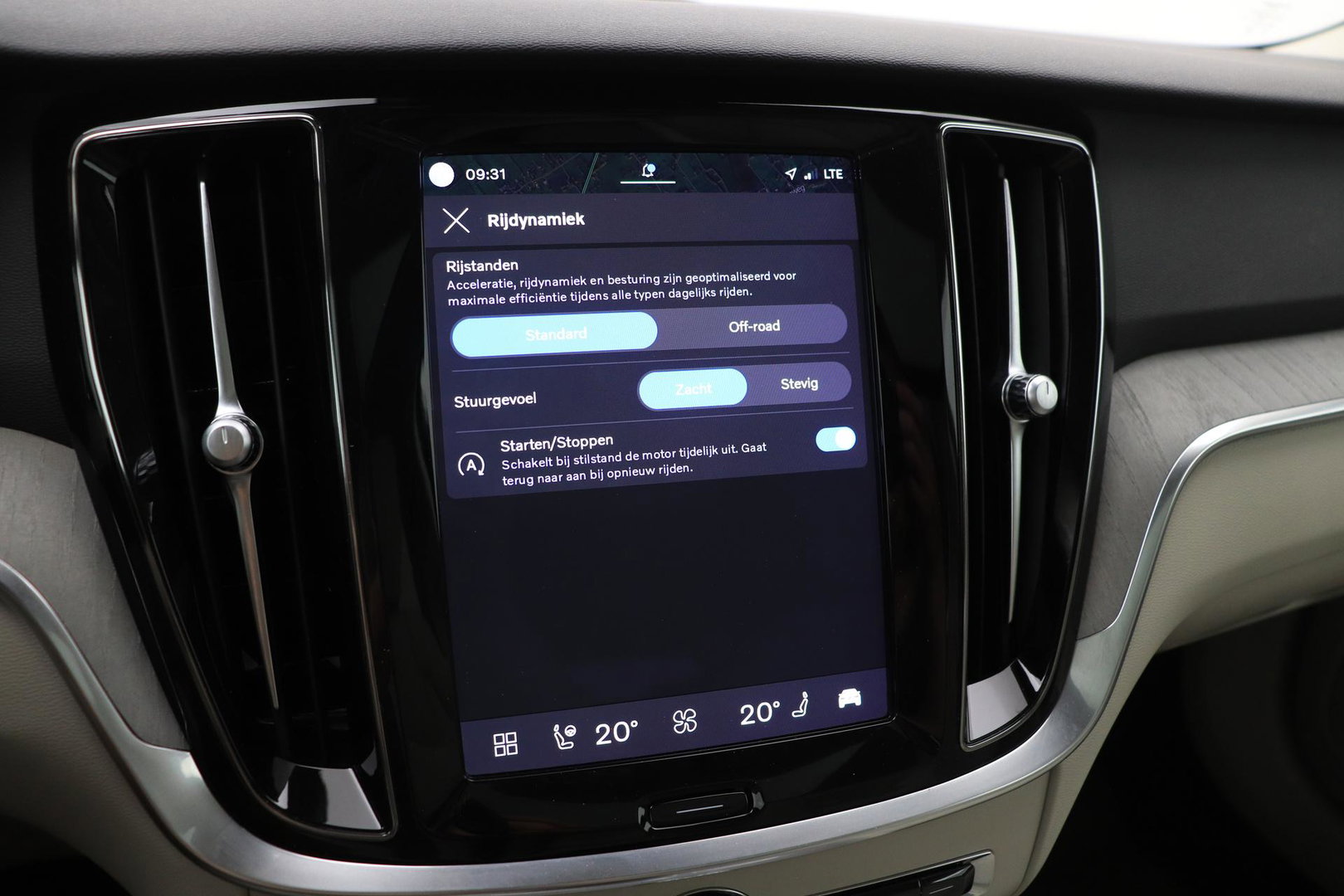 Volvo V60 Cross Country 2.0 B5 AWD Pro | ACC | Panoramadak | Harman/Kardon | Keyless | Memory | Trekhaak | Camera | BLIS | 19 Inch