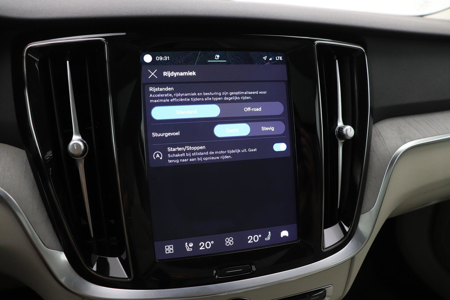Volvo V60 Cross Country 2.0 B5 AWD Pro | ACC | Panoramadak | Harman/Kardon | Keyless | Memory | Trekhaak | Camera | BLIS | 19 Inch