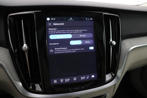 Volvo V60 Cross Country 2.0 B5 AWD Pro | ACC | Panoramadak | Harman/Kardon | Keyless | Memory | Trekhaak | Camera | BLIS | 19 Inch