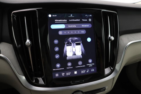 Volvo V60 Cross Country 2.0 B5 AWD Pro | ACC | Panoramadak | Harman/Kardon | Keyless | Memory | Trekhaak | Camera | BLIS | 19 Inch
