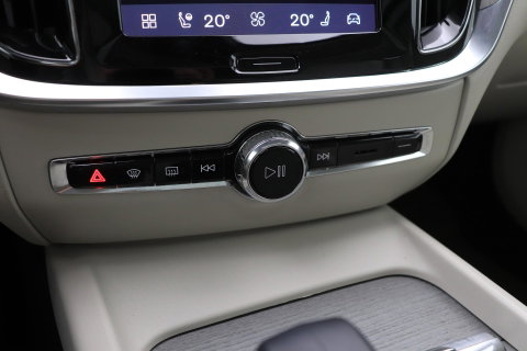 Volvo V60 Cross Country 2.0 B5 AWD Pro | ACC | Panoramadak | Harman/Kardon | Keyless | Memory | Trekhaak | Camera | BLIS | 19 Inch