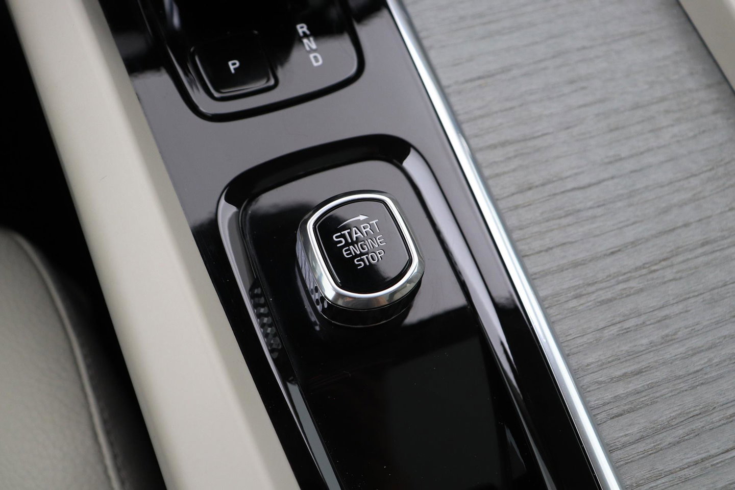 Volvo V60 Cross Country 2.0 B5 AWD Pro | ACC | Panoramadak | Harman/Kardon | Keyless | Memory | Trekhaak | Camera | BLIS | 19 Inch