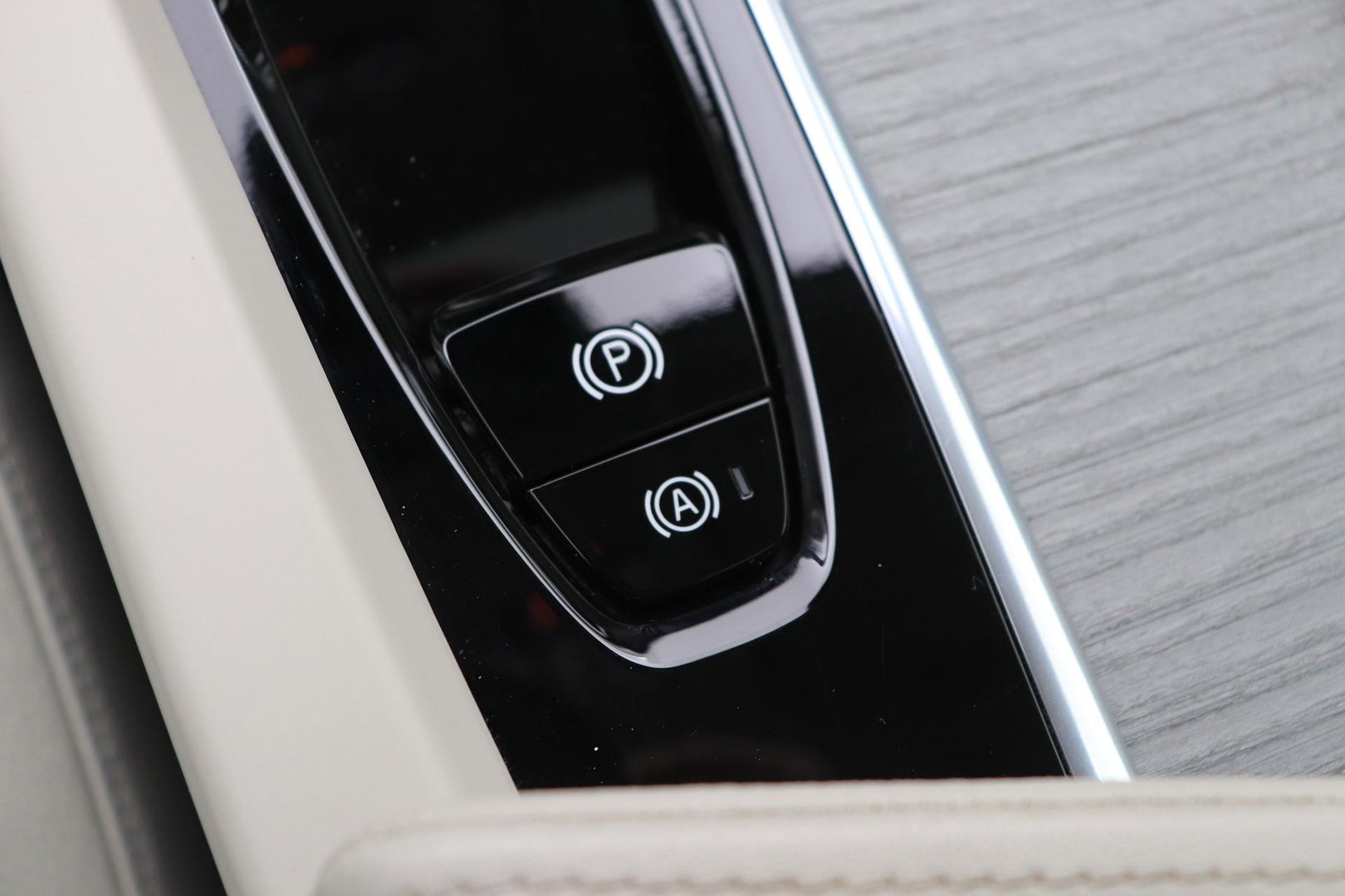 Volvo V60 Cross Country 2.0 B5 AWD Pro | ACC | Panoramadak | Harman/Kardon | Keyless | Memory | Trekhaak | Camera | BLIS | 19 Inch