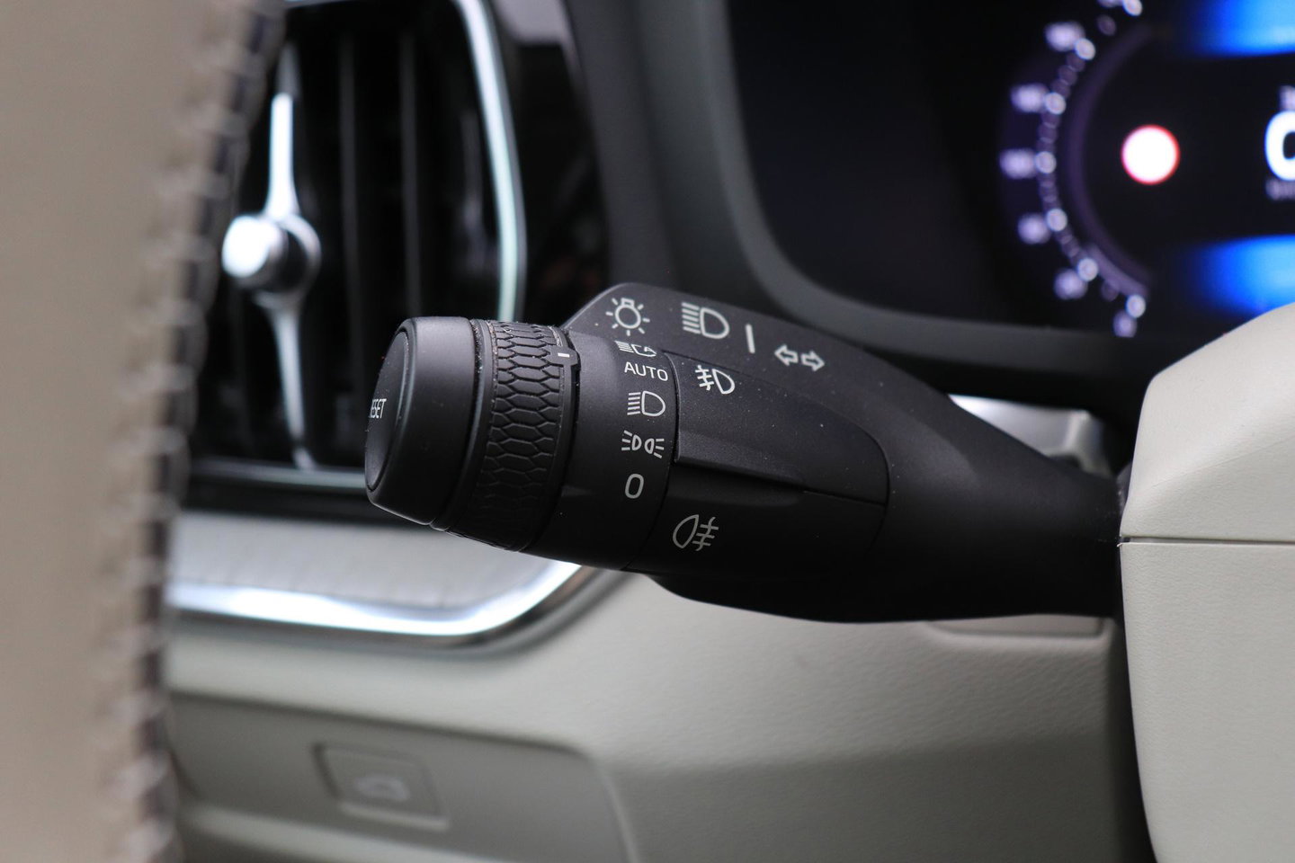 Volvo V60 Cross Country 2.0 B5 AWD Pro | ACC | Panoramadak | Harman/Kardon | Keyless | Memory | Trekhaak | Camera | BLIS | 19 Inch