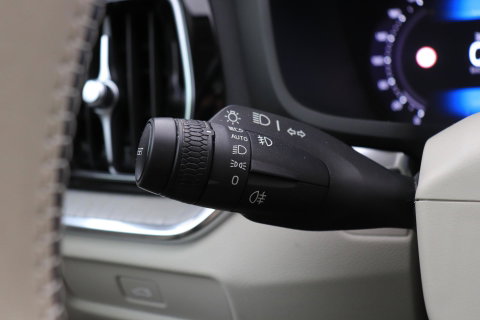Volvo V60 Cross Country 2.0 B5 AWD Pro | ACC | Panoramadak | Harman/Kardon | Keyless | Memory | Trekhaak | Camera | BLIS | 19 Inch