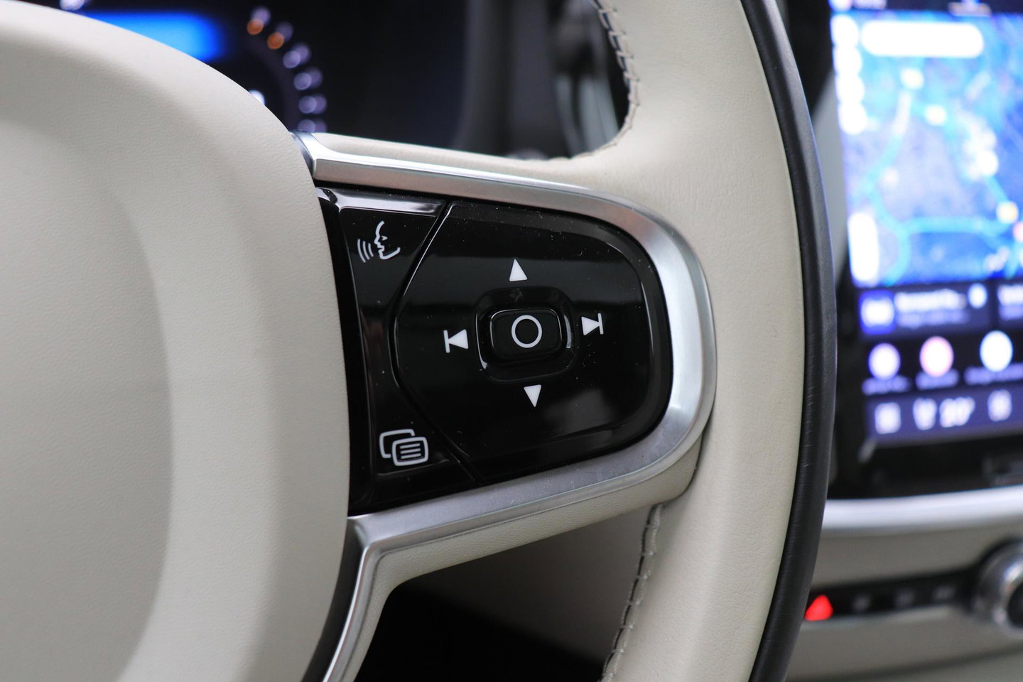 Volvo V60 Cross Country 2.0 B5 AWD Pro | ACC | Panoramadak | Harman/Kardon | Keyless | Memory | Trekhaak | Camera | BLIS | 19 Inch