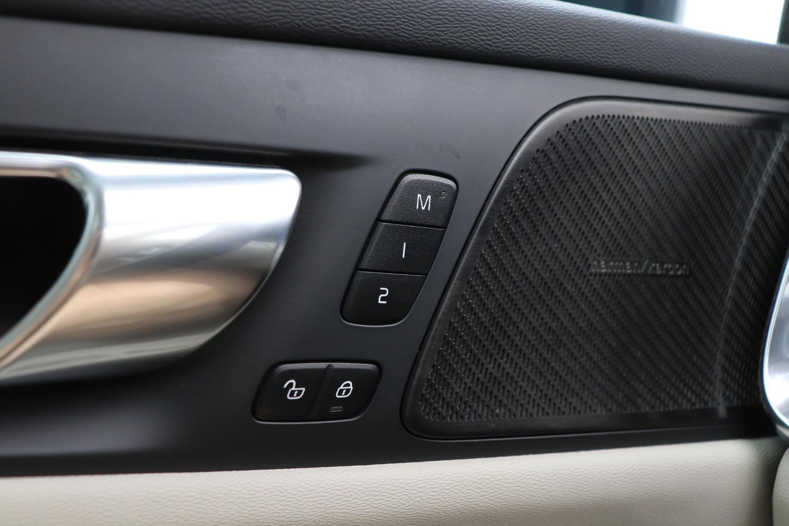 Volvo V60 Cross Country 2.0 B5 AWD Pro | ACC | Panoramadak | Harman/Kardon | Keyless | Memory | Trekhaak | Camera | BLIS | 19 Inch