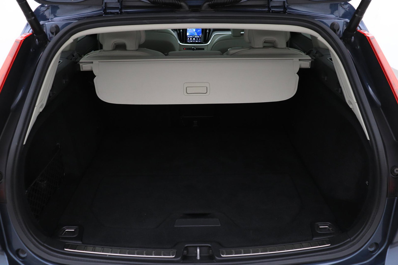 Volvo V60 Cross Country 2.0 B5 AWD Pro | ACC | Panoramadak | Harman/Kardon | Keyless | Memory | Trekhaak | Camera | BLIS | 19 Inch