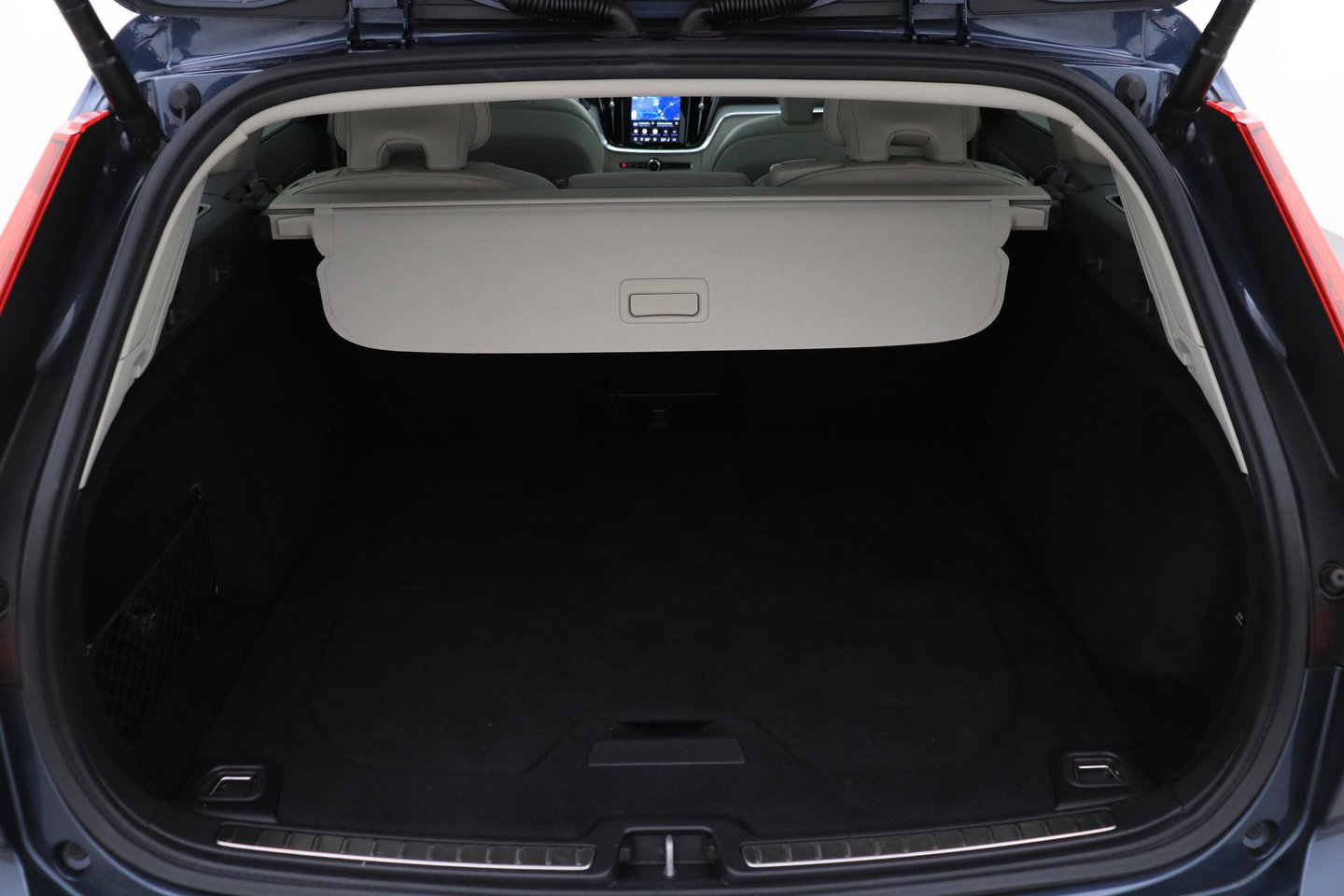 Volvo V60 Cross Country 2.0 B5 AWD Pro | ACC | Panoramadak | Harman/Kardon | Keyless | Memory | Trekhaak | Camera | BLIS | 19 Inch