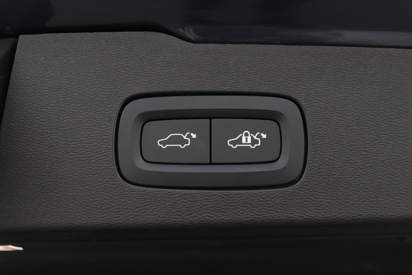 Volvo V60 Cross Country 2.0 B5 AWD Pro | ACC | Panoramadak | Harman/Kardon | Keyless | Memory | Trekhaak | Camera | BLIS | 19 Inch