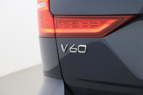 Volvo V60 Cross Country 2.0 B5 AWD Pro | ACC | Panoramadak | Harman/Kardon | Keyless | Memory | Trekhaak | Camera | BLIS | 19 Inch