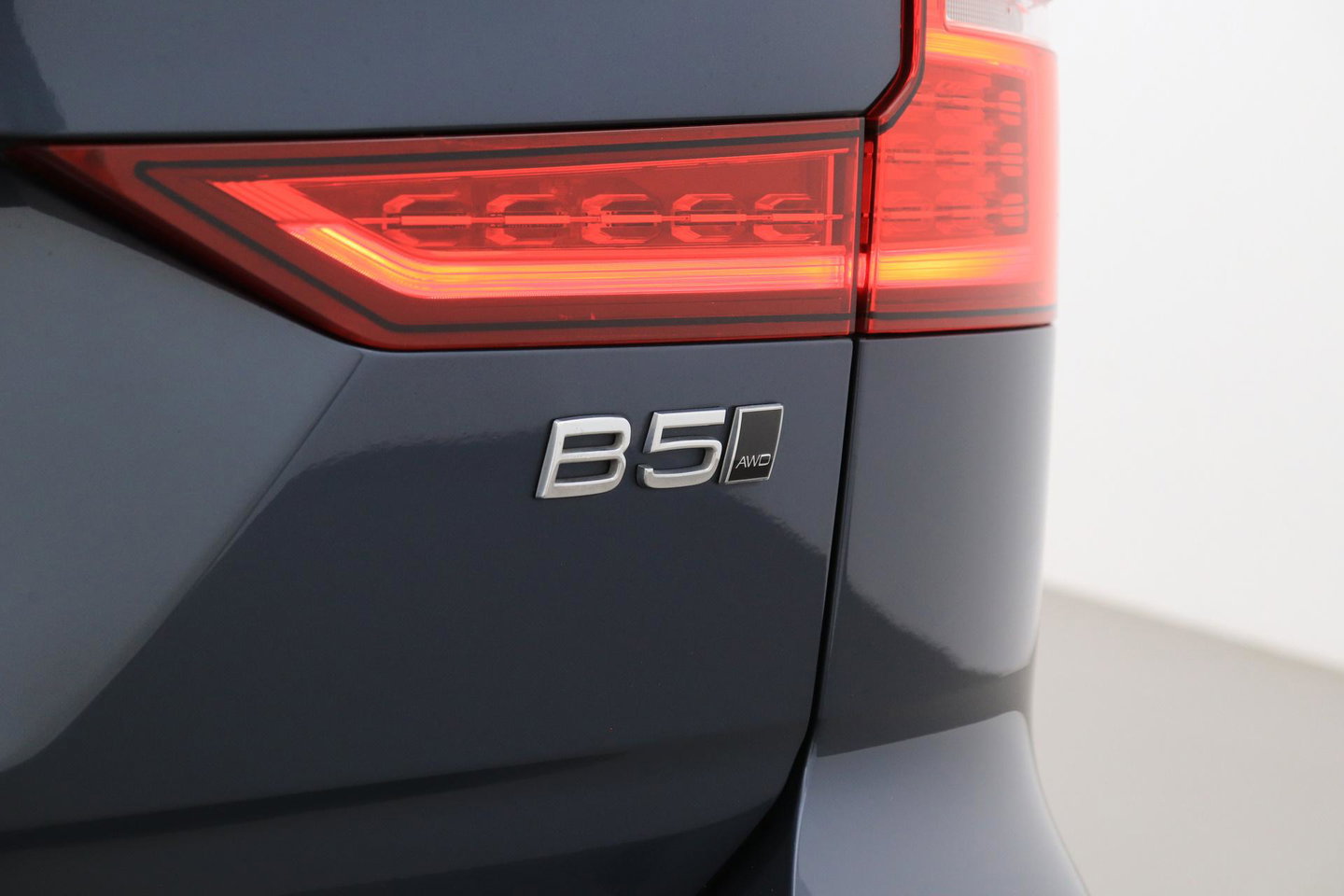 Volvo V60 Cross Country 2.0 B5 AWD Pro | ACC | Panoramadak | Harman/Kardon | Keyless | Memory | Trekhaak | Camera | BLIS | 19 Inch