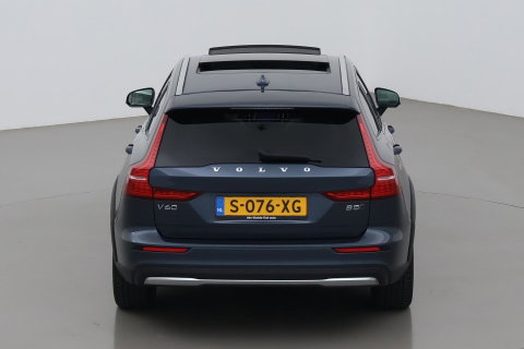 Volvo V60 Cross Country 2.0 B5 AWD Pro | ACC | Panoramadak | Harman/Kardon | Keyless | Memory | Trekhaak | Camera | BLIS | 19 Inch