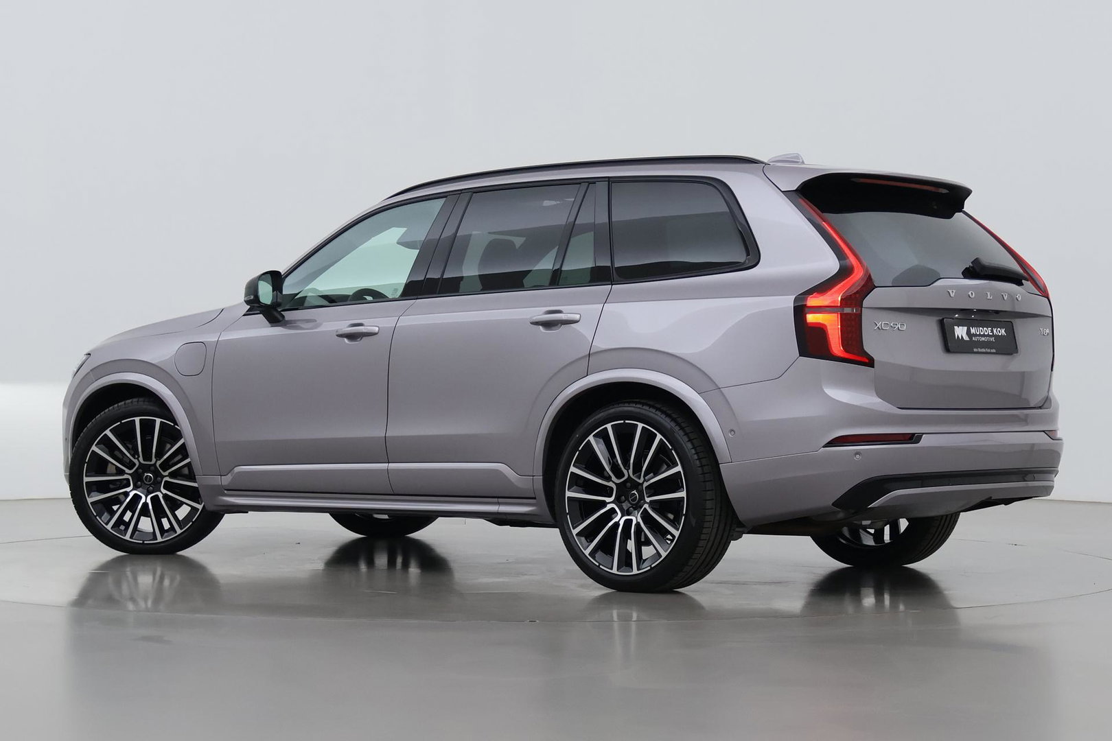 Volvo XC90 T8 Plug-in hybrid Ultra Dark | Bowers&Wilkins | Luchtvering | Massage | 22 Inch | Trekhaak | Head-Up