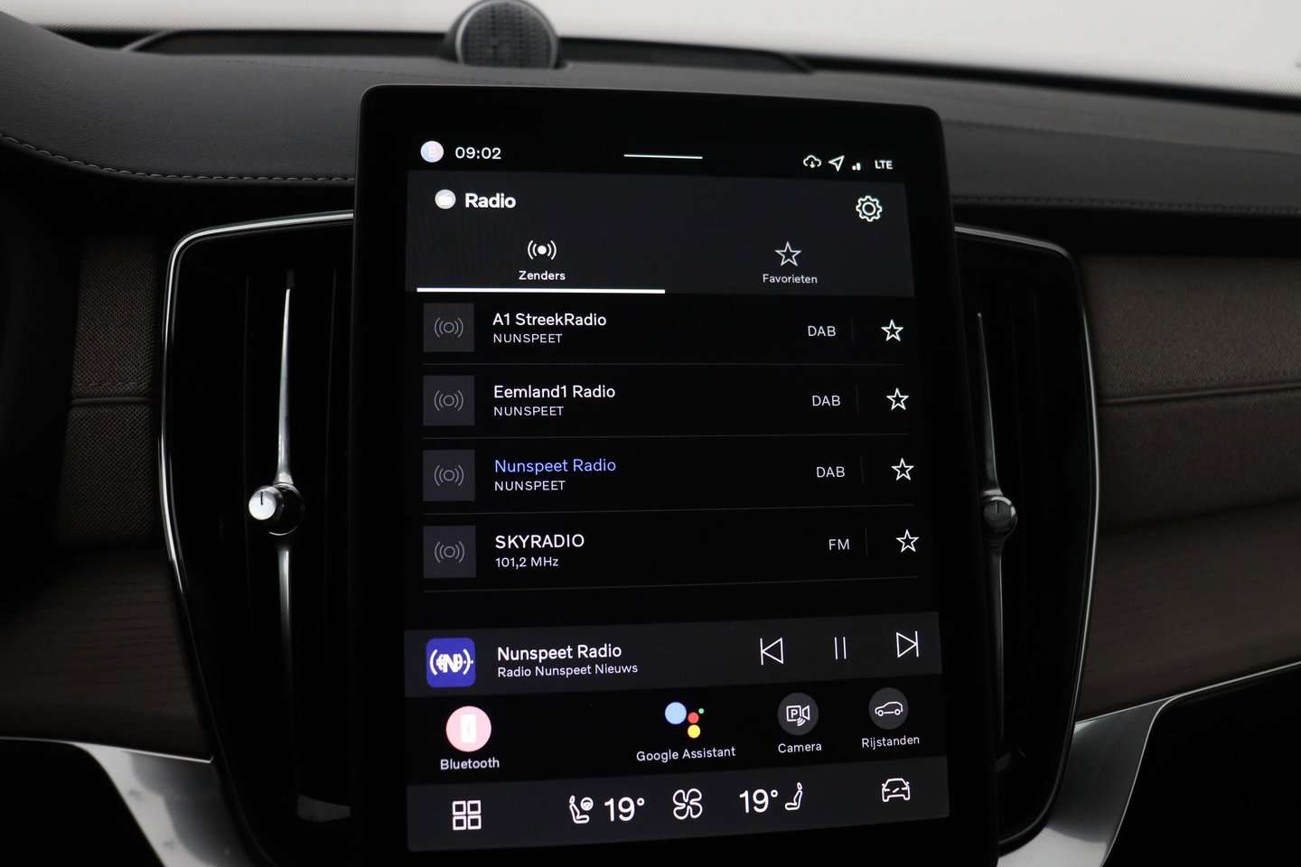 Volvo XC90 T8 Plug-in hybrid Ultra Dark | Bowers&Wilkins | Luchtvering | Massage | 22 Inch | Trekhaak | Head-Up