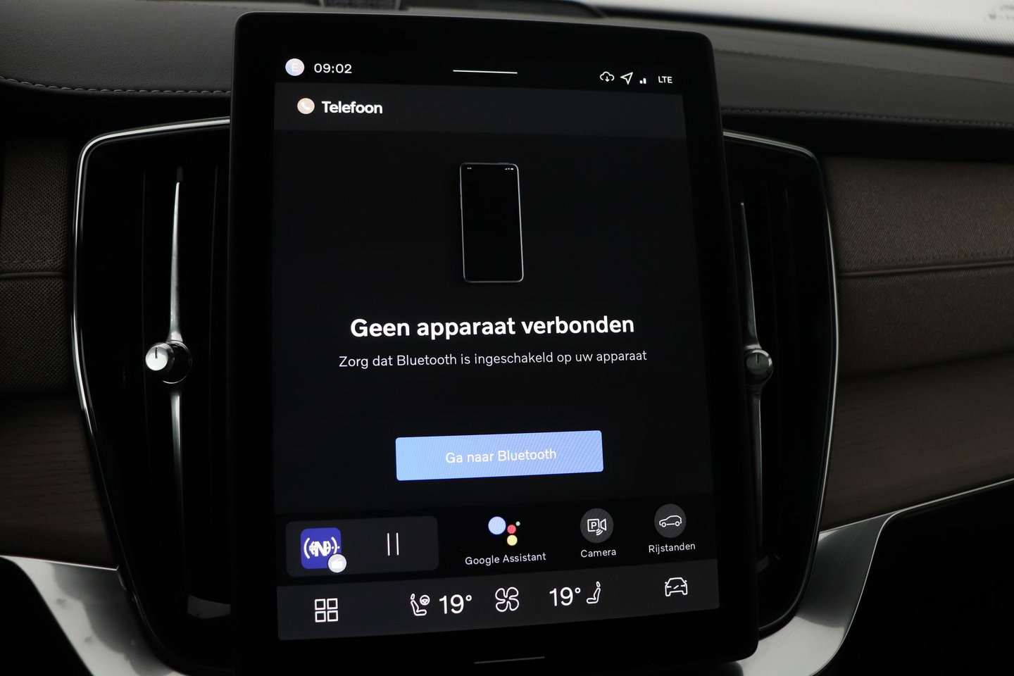Volvo XC90 T8 Plug-in hybrid Ultra Dark | Bowers&Wilkins | Luchtvering | Massage | 22 Inch | Trekhaak | Head-Up