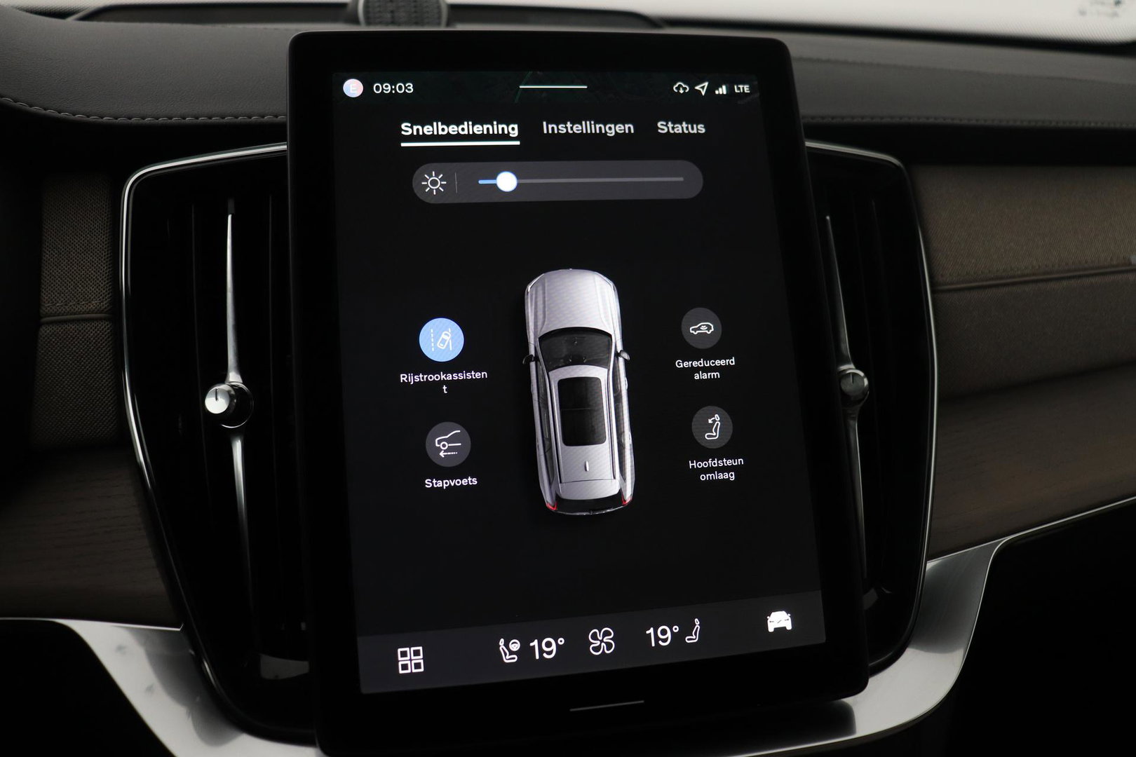 Volvo XC90 T8 Plug-in hybrid Ultra Dark | Bowers&Wilkins | Luchtvering | Massage | 22 Inch | Trekhaak | Head-Up