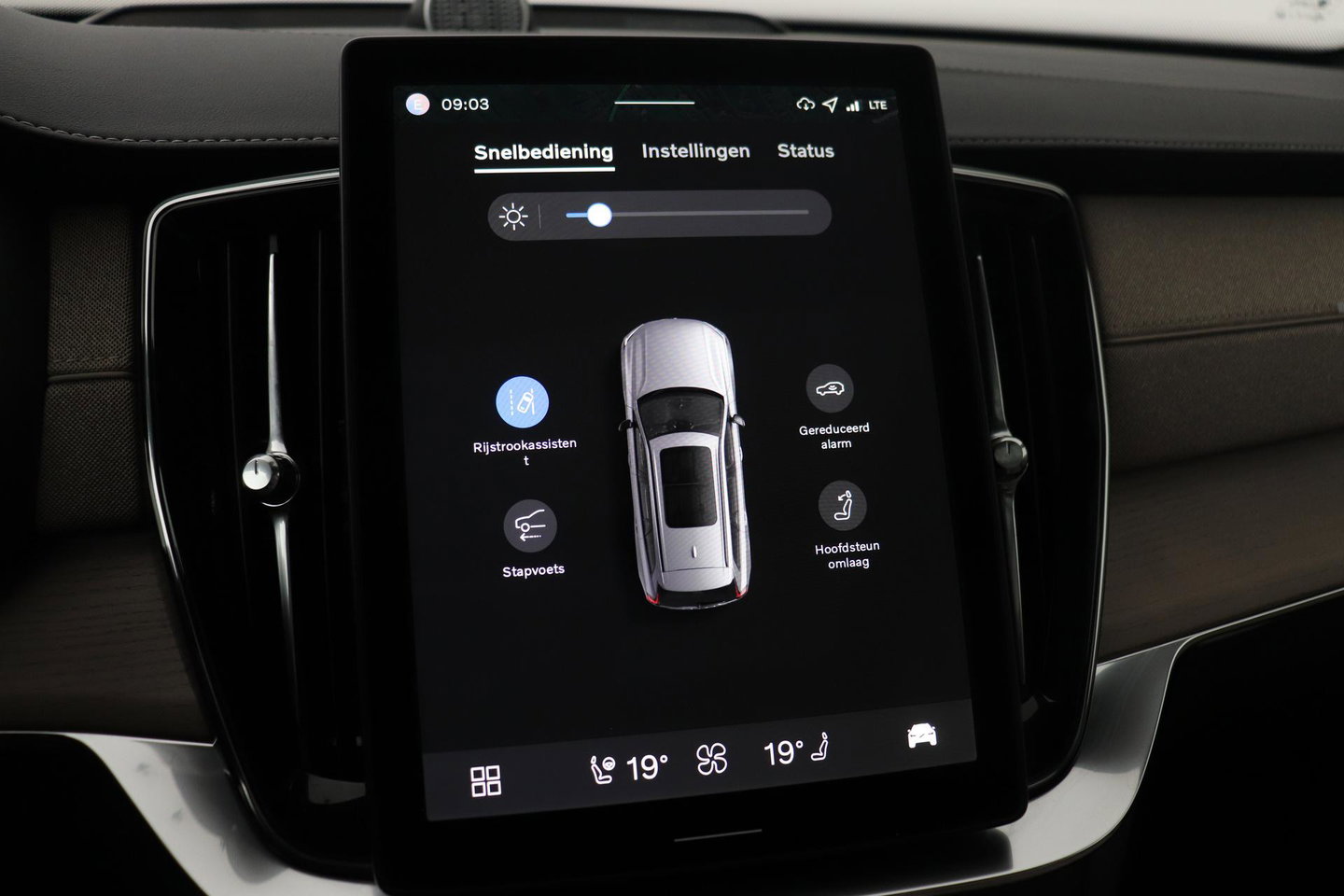 Volvo XC90 T8 Plug-in hybrid Ultra Dark | Bowers&Wilkins | Luchtvering | Massage | 22 Inch | Trekhaak | Head-Up