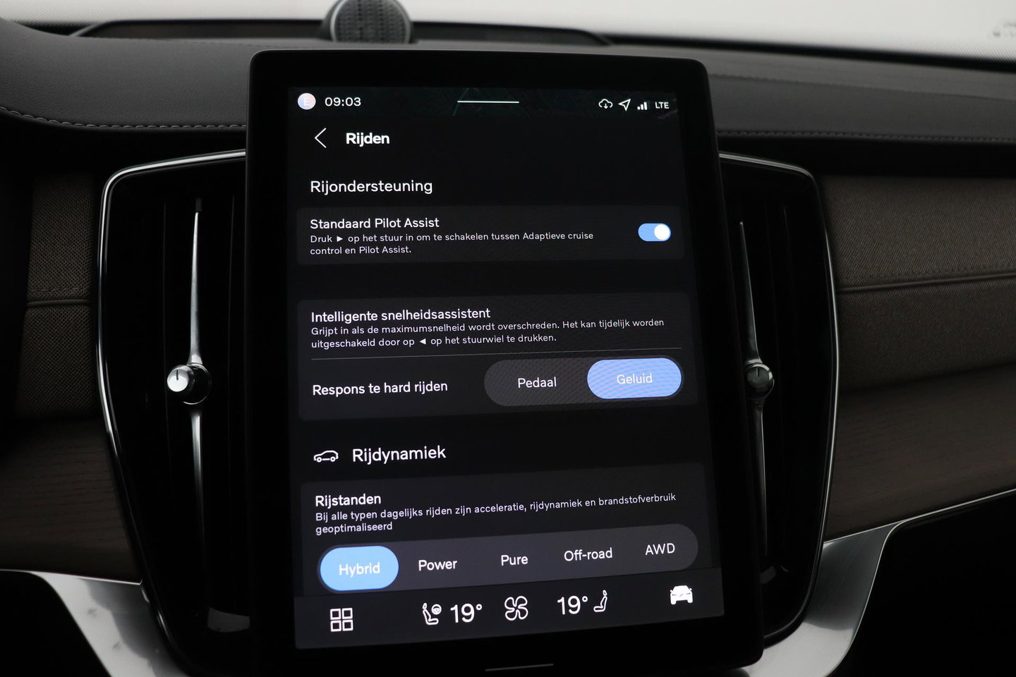 Volvo XC90 T8 Plug-in hybrid Ultra Dark | Bowers&Wilkins | Luchtvering | Massage | 22 Inch | Trekhaak | Head-Up