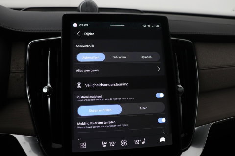 Volvo XC90 T8 Plug-in hybrid Ultra Dark | Bowers&Wilkins | Luchtvering | Massage | 22 Inch | Trekhaak | Head-Up