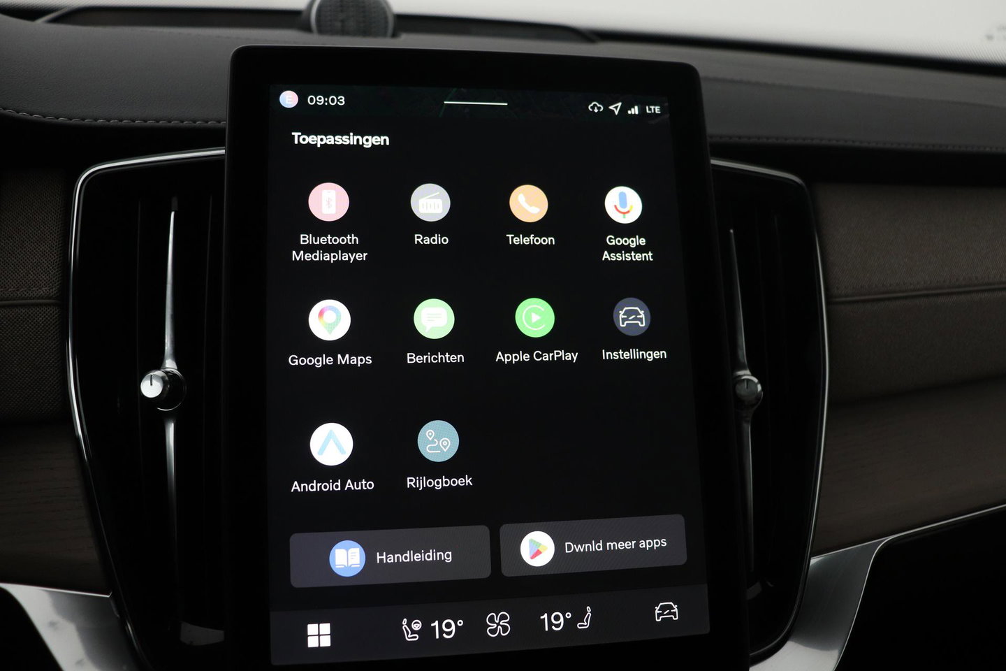 Volvo XC90 T8 Plug-in hybrid Ultra Dark | Bowers&Wilkins | Luchtvering | Massage | 22 Inch | Trekhaak | Head-Up