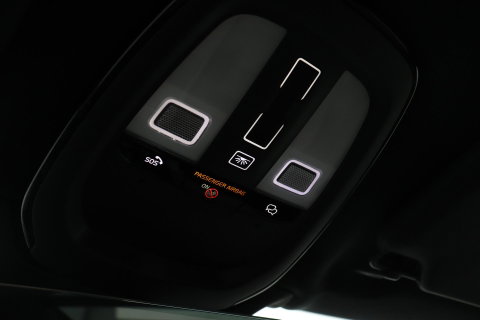 Volvo XC90 T8 Plug-in hybrid Ultra Dark | Bowers&Wilkins | Luchtvering | Massage | 22 Inch | Trekhaak | Head-Up