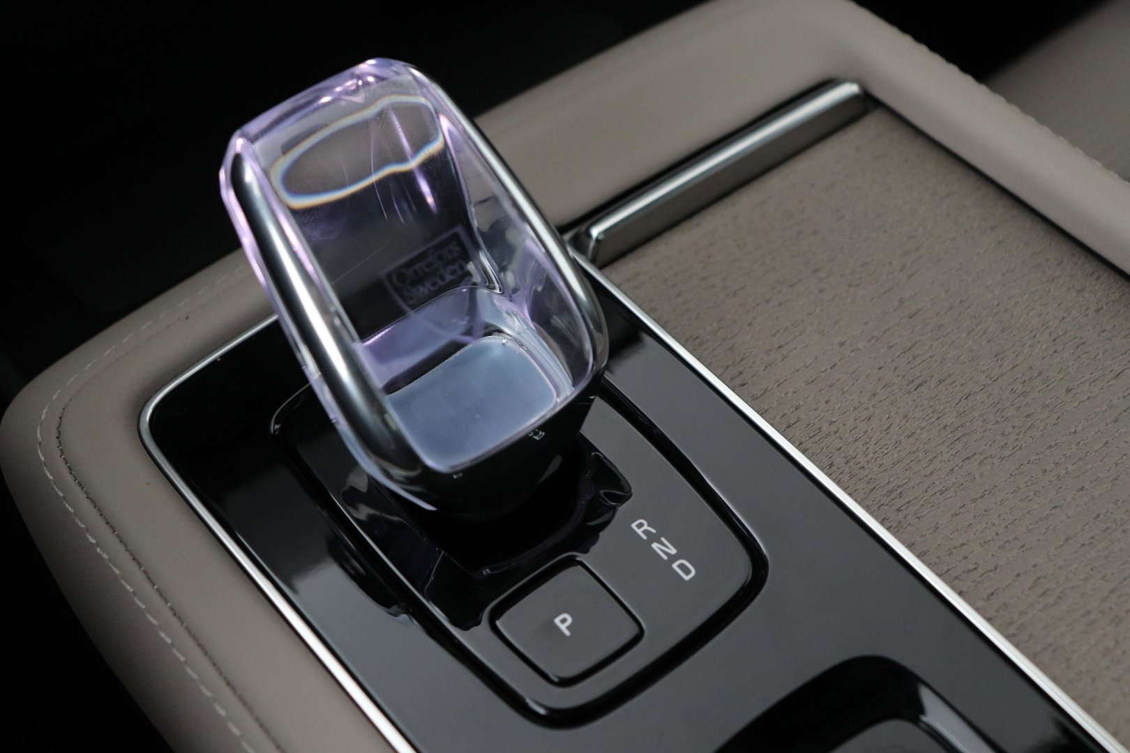 Volvo XC90 T8 Plug-in hybrid Ultra Dark | Bowers&Wilkins | Luchtvering | Massage | 22 Inch | Trekhaak | Head-Up