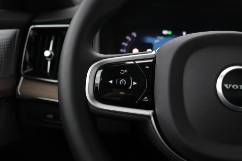 Volvo XC90 T8 Plug-in hybrid Ultra Dark | Bowers&Wilkins | Luchtvering | Massage | 22 Inch | Trekhaak | Head-Up