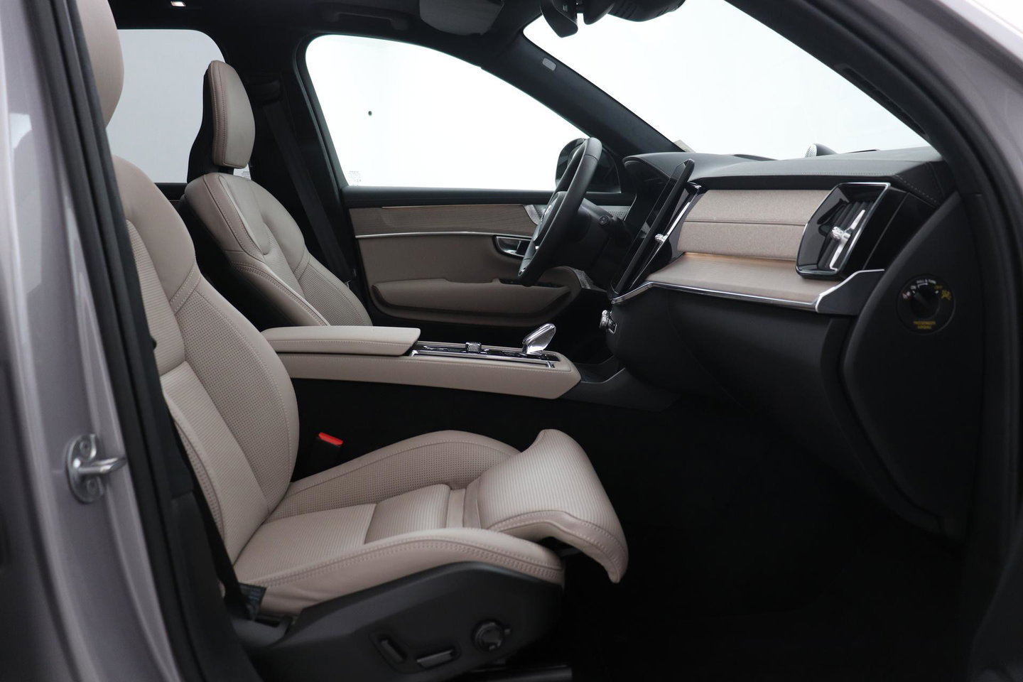 Volvo XC90 T8 Plug-in hybrid Ultra Dark | Bowers&Wilkins | Luchtvering | Massage | 22 Inch | Trekhaak | Head-Up