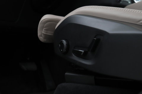 Volvo XC90 T8 Plug-in hybrid Ultra Dark | Bowers&Wilkins | Luchtvering | Massage | 22 Inch | Trekhaak | Head-Up