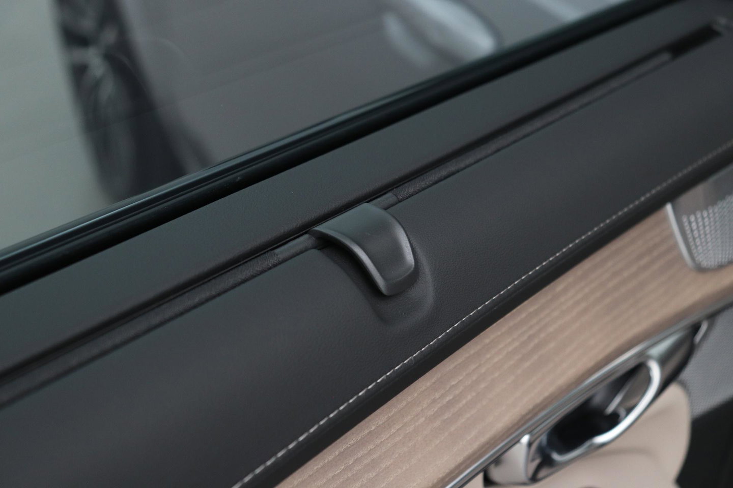 Volvo XC90 T8 Plug-in hybrid Ultra Dark | Bowers&Wilkins | Luchtvering | Massage | 22 Inch | Trekhaak | Head-Up