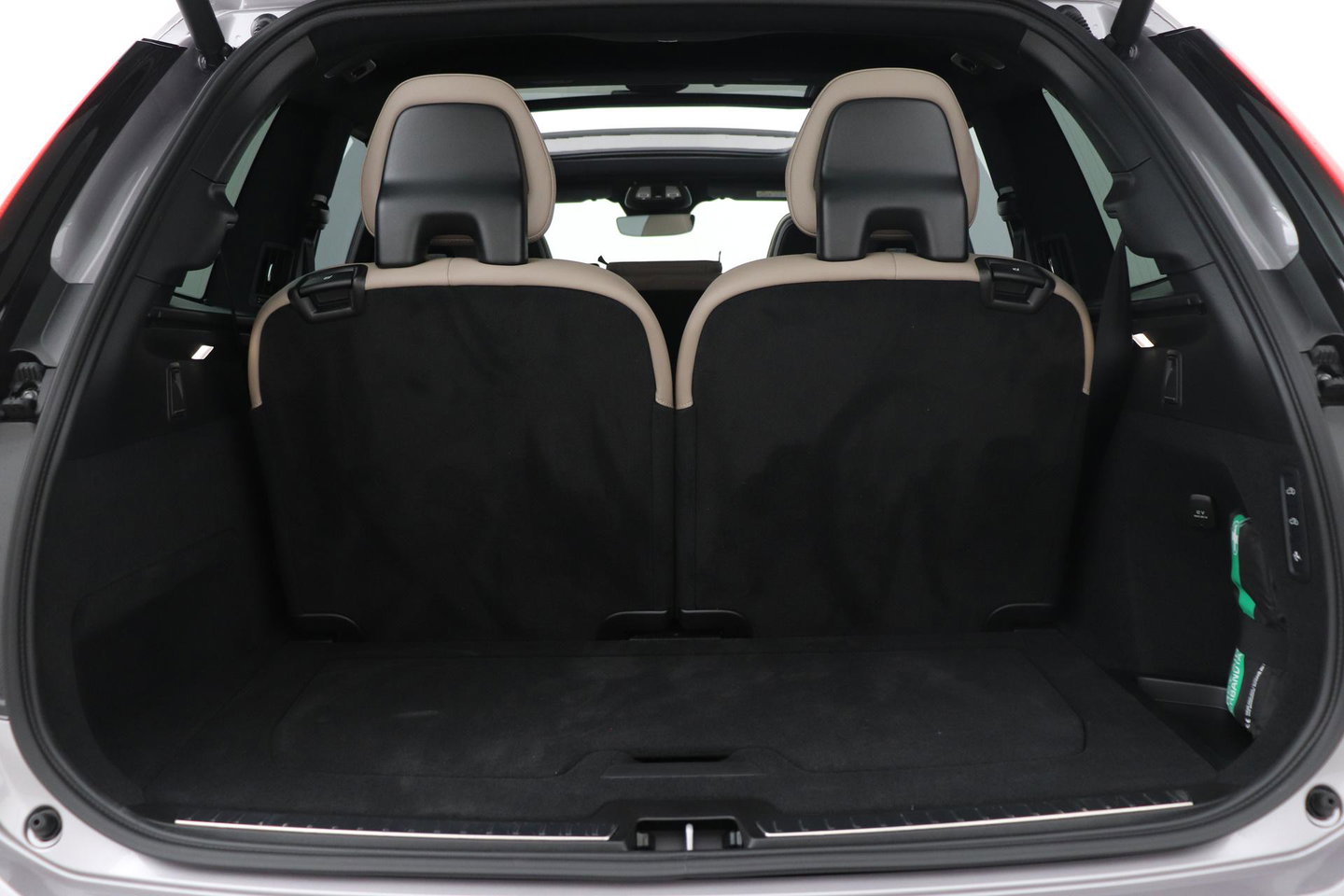 Volvo XC90 T8 Plug-in hybrid Ultra Dark | Bowers&Wilkins | Luchtvering | Massage | 22 Inch | Trekhaak | Head-Up