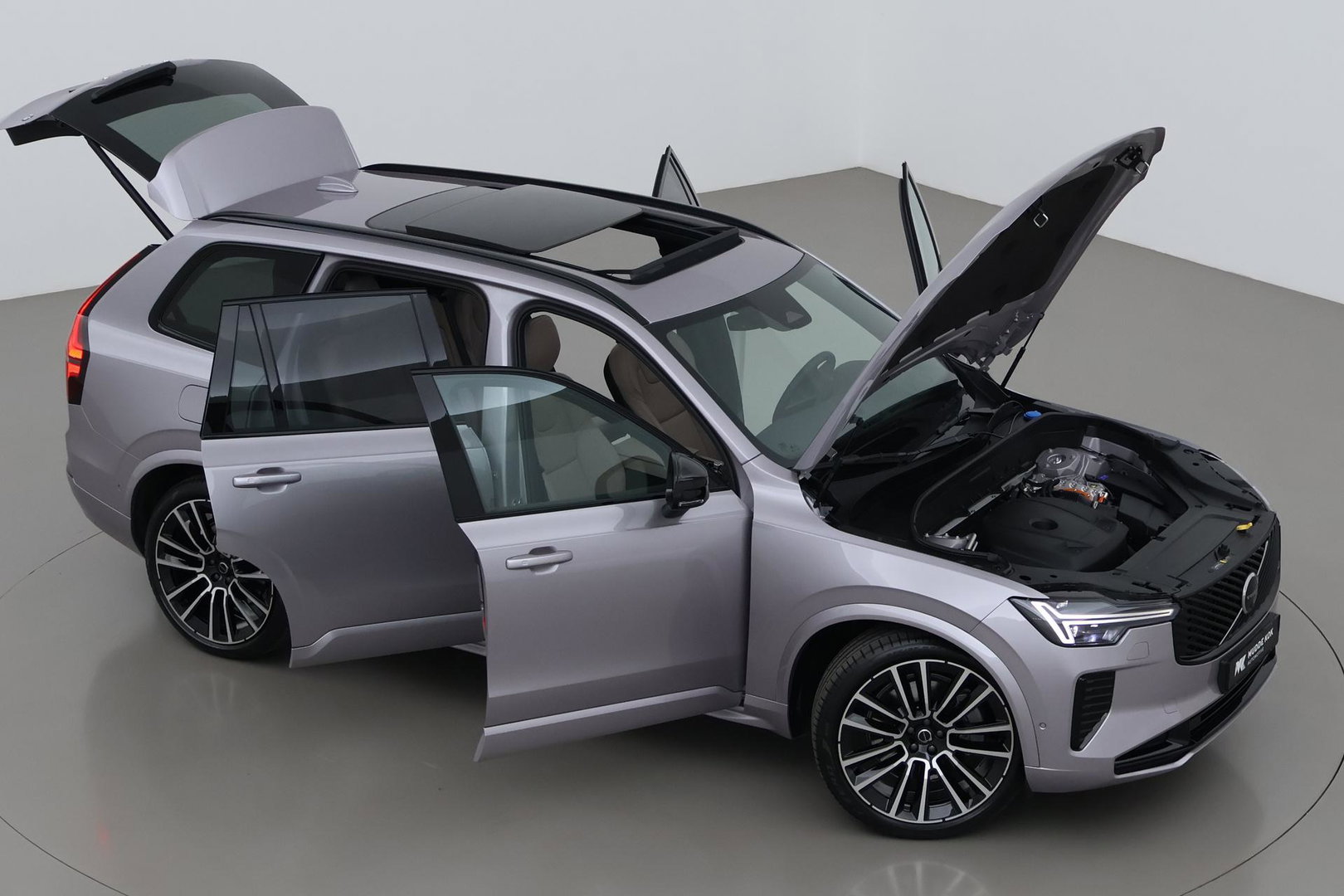 Volvo XC90 T8 Plug-in hybrid Ultra Dark | Bowers&Wilkins | Luchtvering | Massage | 22 Inch | Trekhaak | Head-Up