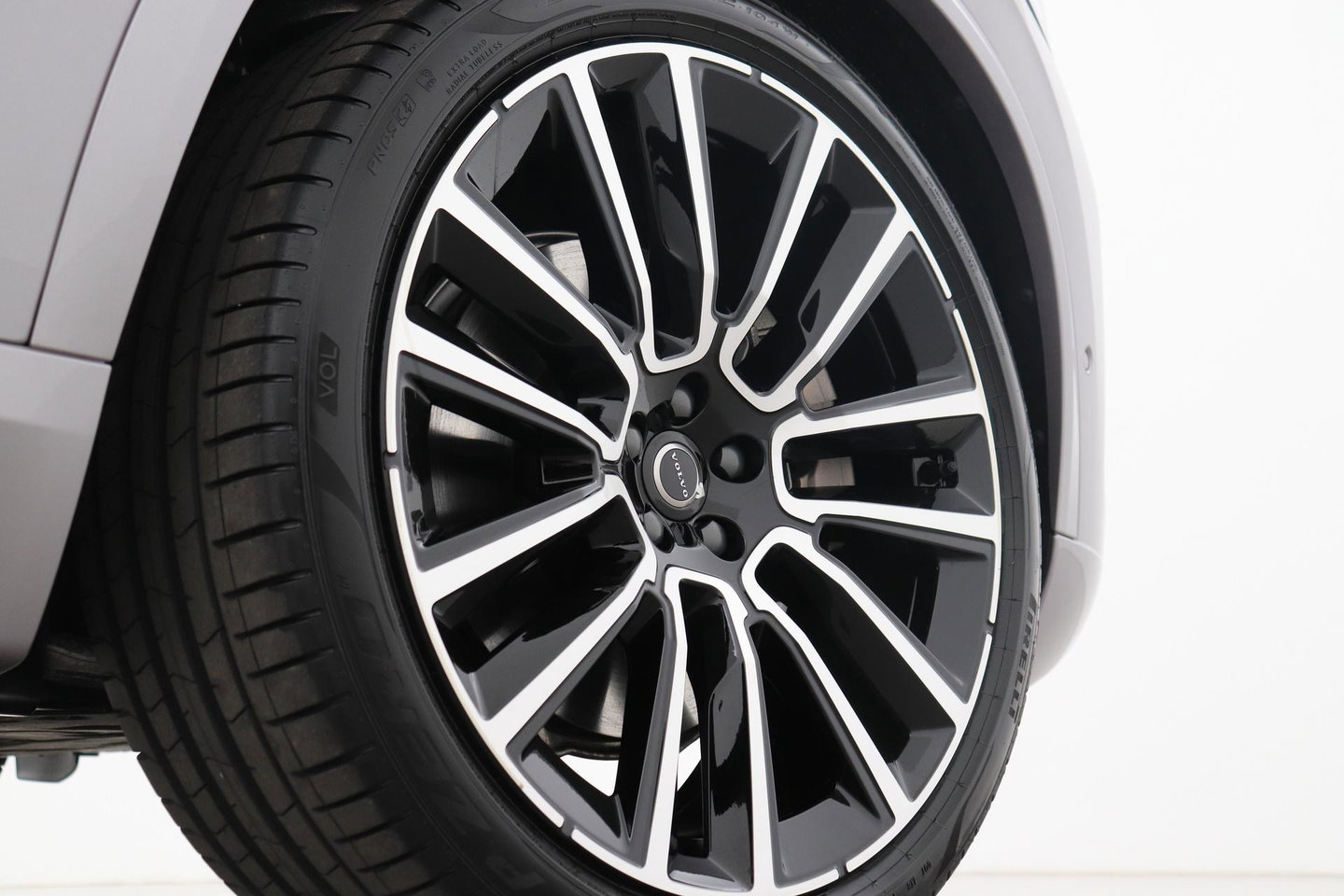 Volvo XC90 T8 Plug-in hybrid Ultra Dark | Bowers&Wilkins | Luchtvering | Massage | 22 Inch | Trekhaak | Head-Up