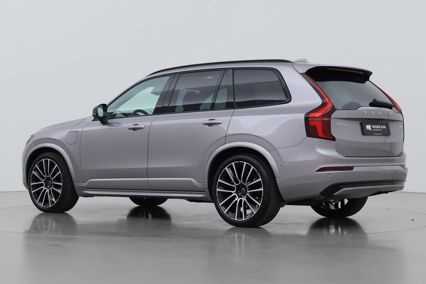 Volvo XC90 T8 Plug-in hybrid Ultra Dark | Bowers&Wilkins | Luchtvering | Massage | 22 Inch | Trekhaak | Head-Up