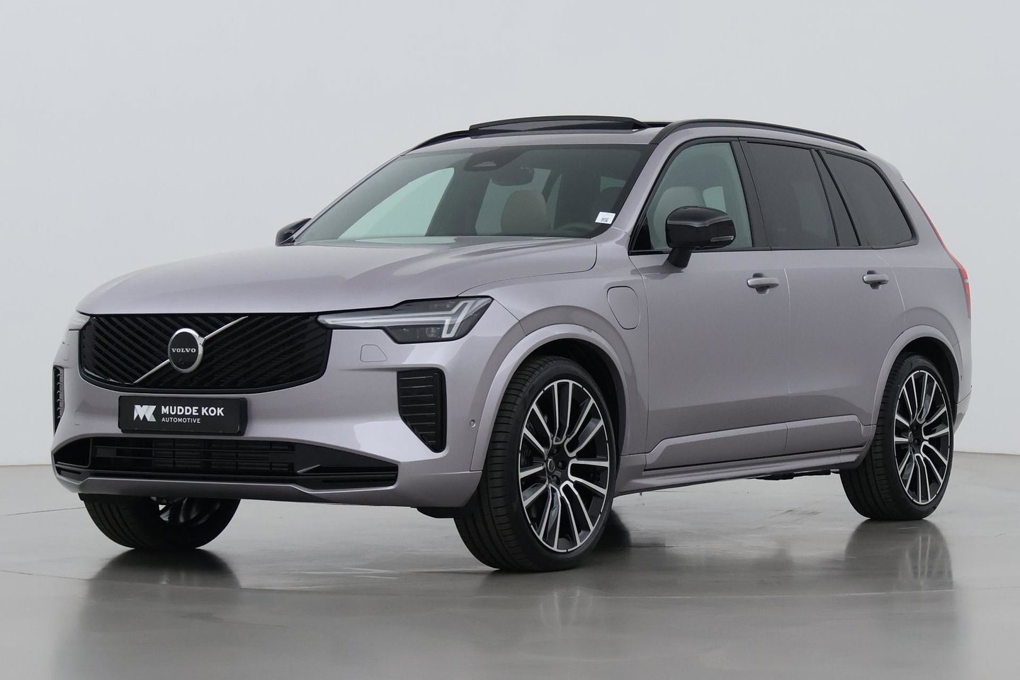 Volvo XC90 T8 Plug-in hybrid Ultra Dark | Bowers&Wilkins | Luchtvering | Massage | 22 Inch | Trekhaak | Head-Up