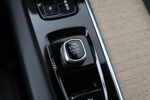 Volvo XC60 T8 Plug-in hybrid Ultra Dark | Head-Up | Panoramadak | 360° Camera | ACC | harman/kardon | BLIS
