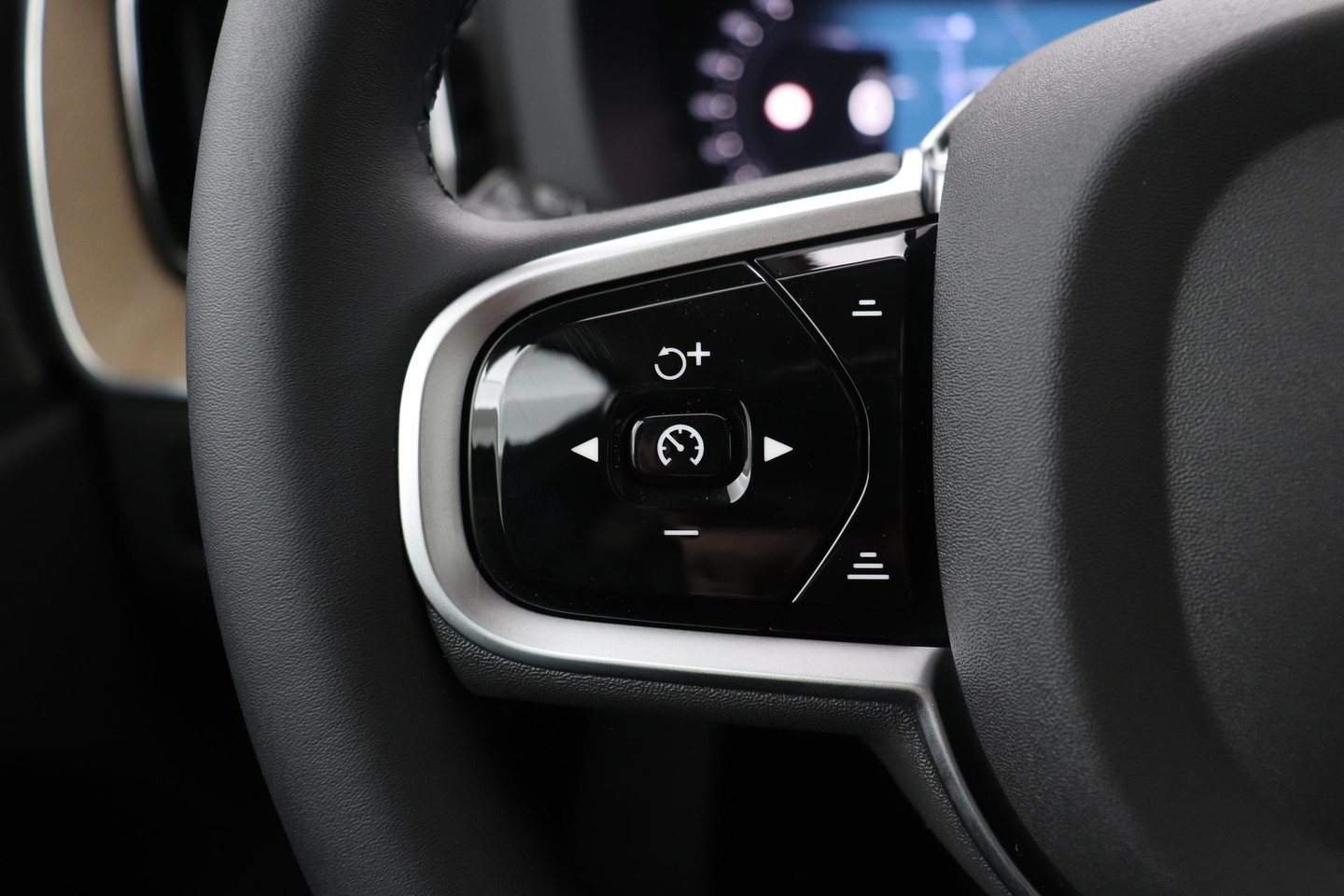 Volvo XC60 T8 Plug-in hybrid Ultra Dark | Head-Up | Panoramadak | 360° Camera | ACC | harman/kardon | BLIS