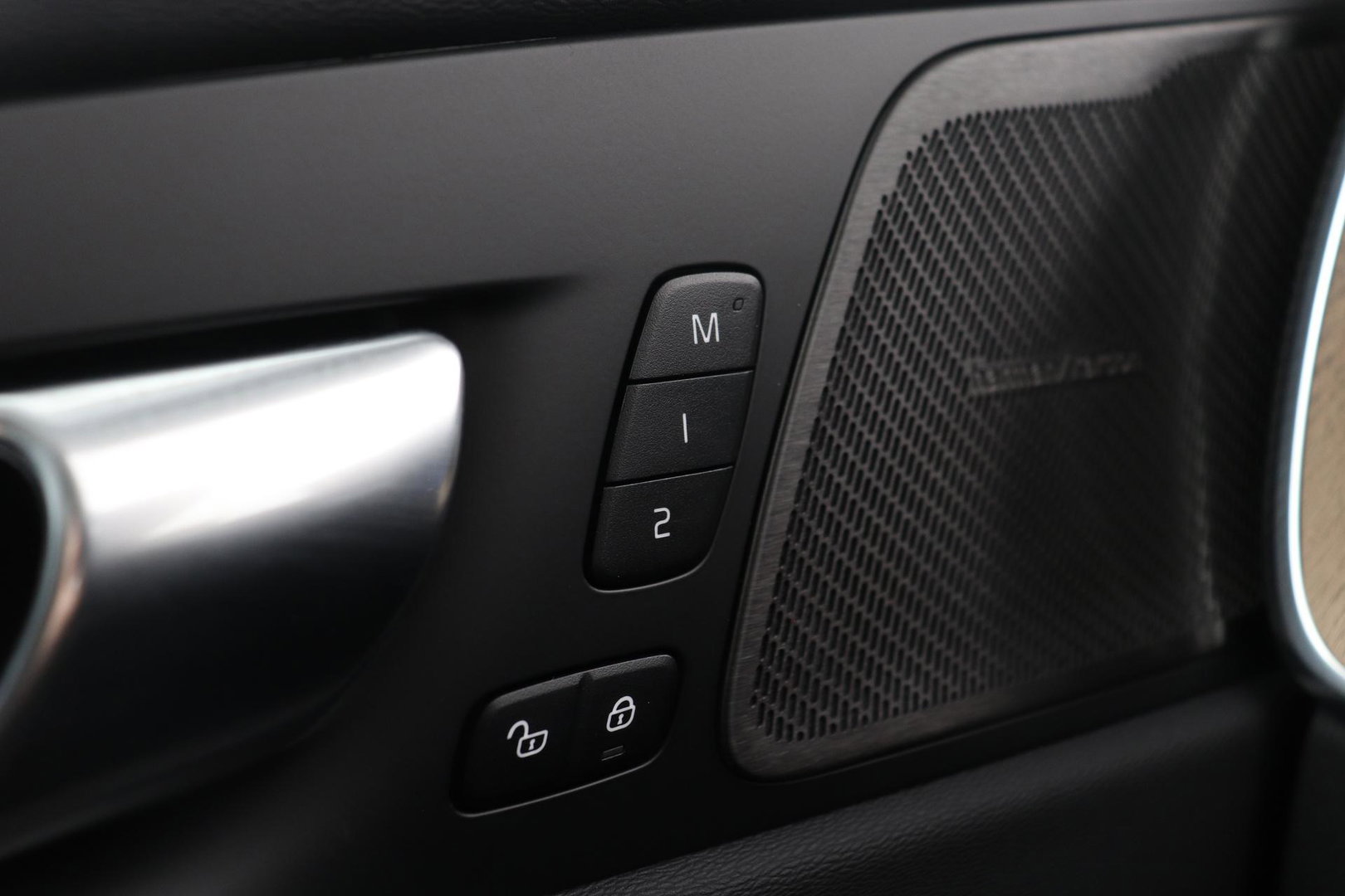 Volvo XC60 T8 Plug-in hybrid Ultra Dark | Head-Up | Panoramadak | 360° Camera | ACC | harman/kardon | BLIS