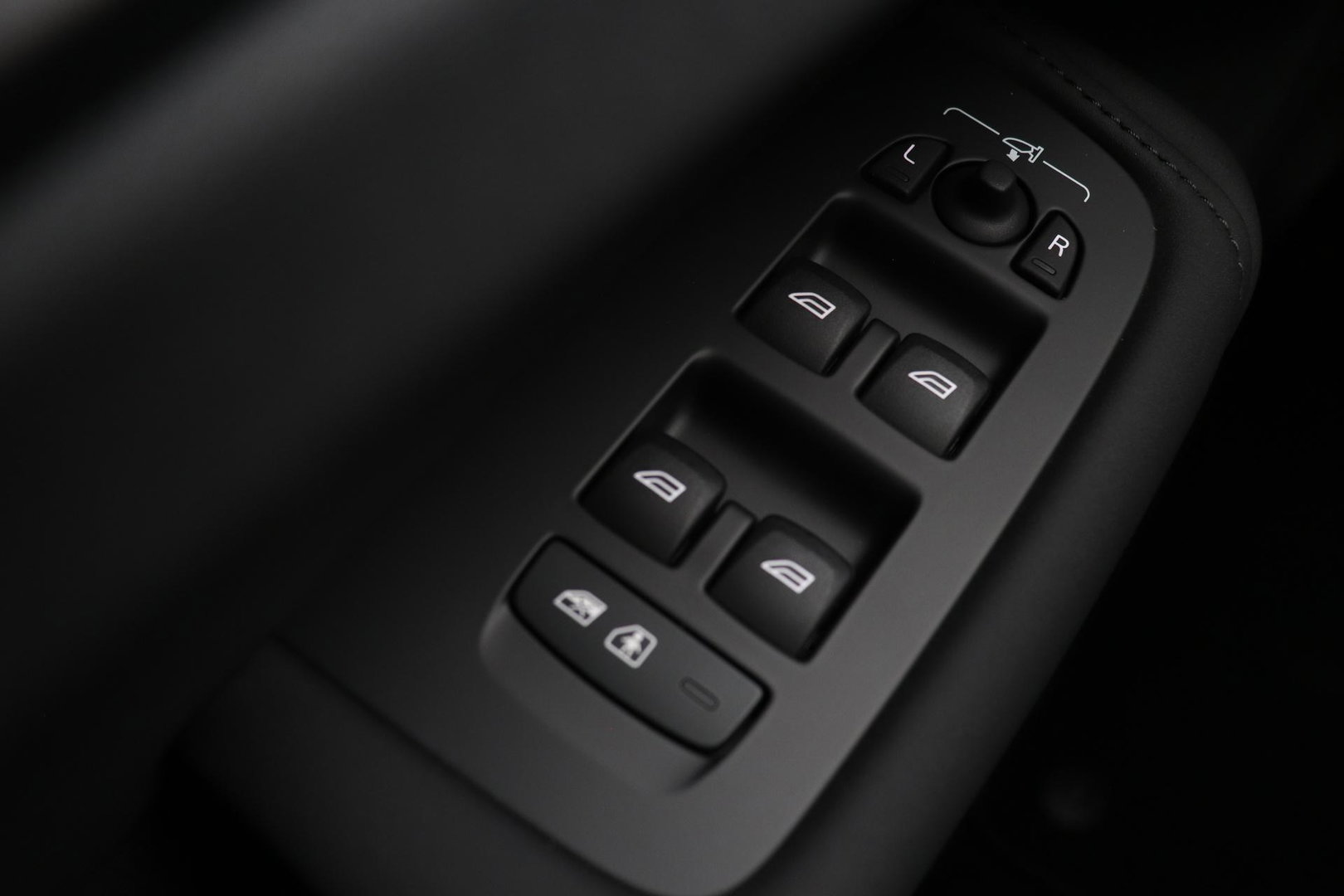 Volvo XC60 T8 Plug-in hybrid Ultra Dark | Head-Up | Panoramadak | 360° Camera | ACC | harman/kardon | BLIS