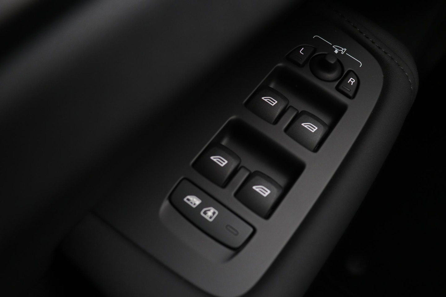 Volvo XC60 T8 Plug-in hybrid Ultra Dark | Head-Up | Panoramadak | 360° Camera | ACC | harman/kardon | BLIS