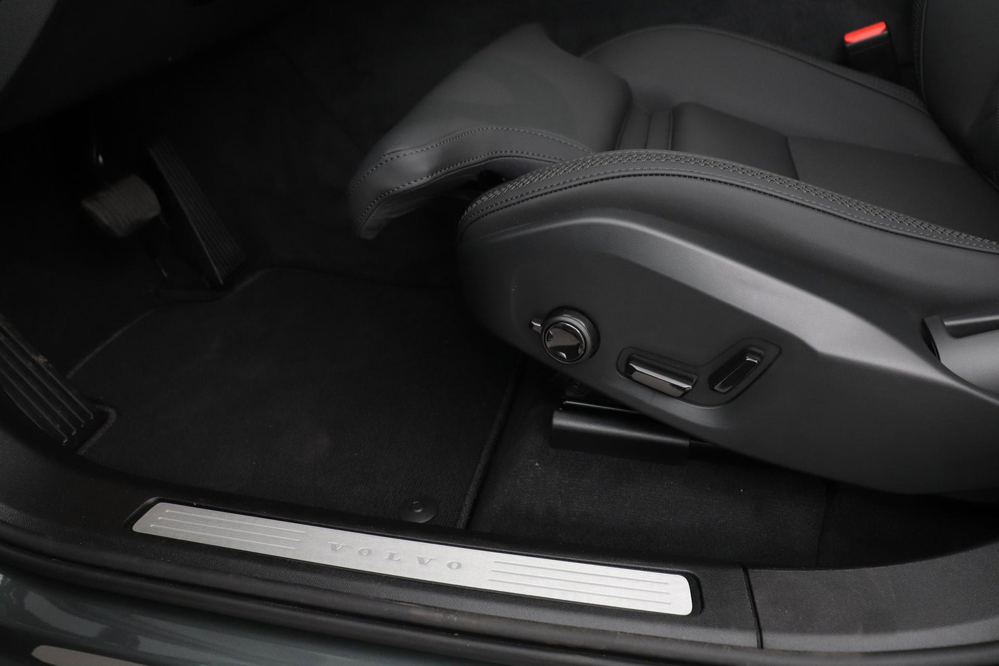 Volvo XC60 T8 Plug-in hybrid Ultra Dark | Head-Up | Panoramadak | 360° Camera | ACC | harman/kardon | BLIS