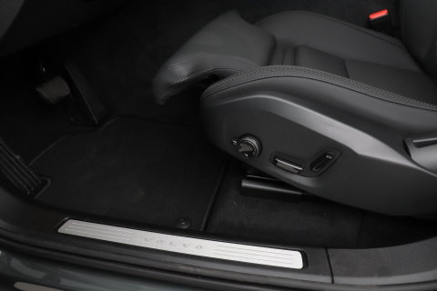 Volvo XC60 T8 Plug-in hybrid Ultra Dark | Head-Up | Panoramadak | 360° Camera | ACC | harman/kardon | BLIS
