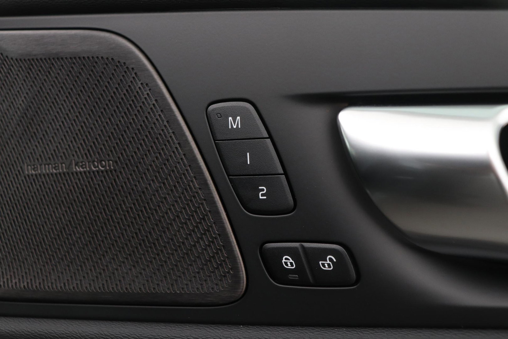 Volvo XC60 T8 Plug-in hybrid Ultra Dark | Head-Up | Panoramadak | 360° Camera | ACC | harman/kardon | BLIS