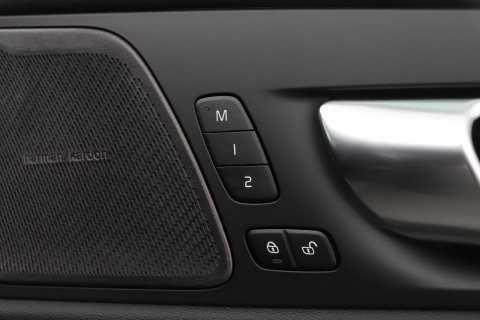Volvo XC60 T8 Plug-in hybrid Ultra Dark | Head-Up | Panoramadak | 360° Camera | ACC | harman/kardon | BLIS