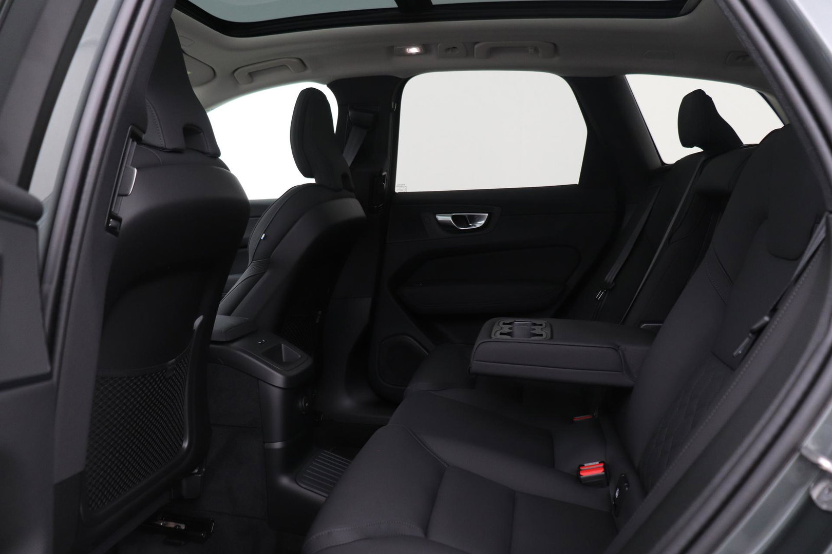 Volvo XC60 T8 Plug-in hybrid Ultra Dark | Head-Up | Panoramadak | 360° Camera | ACC | harman/kardon | BLIS