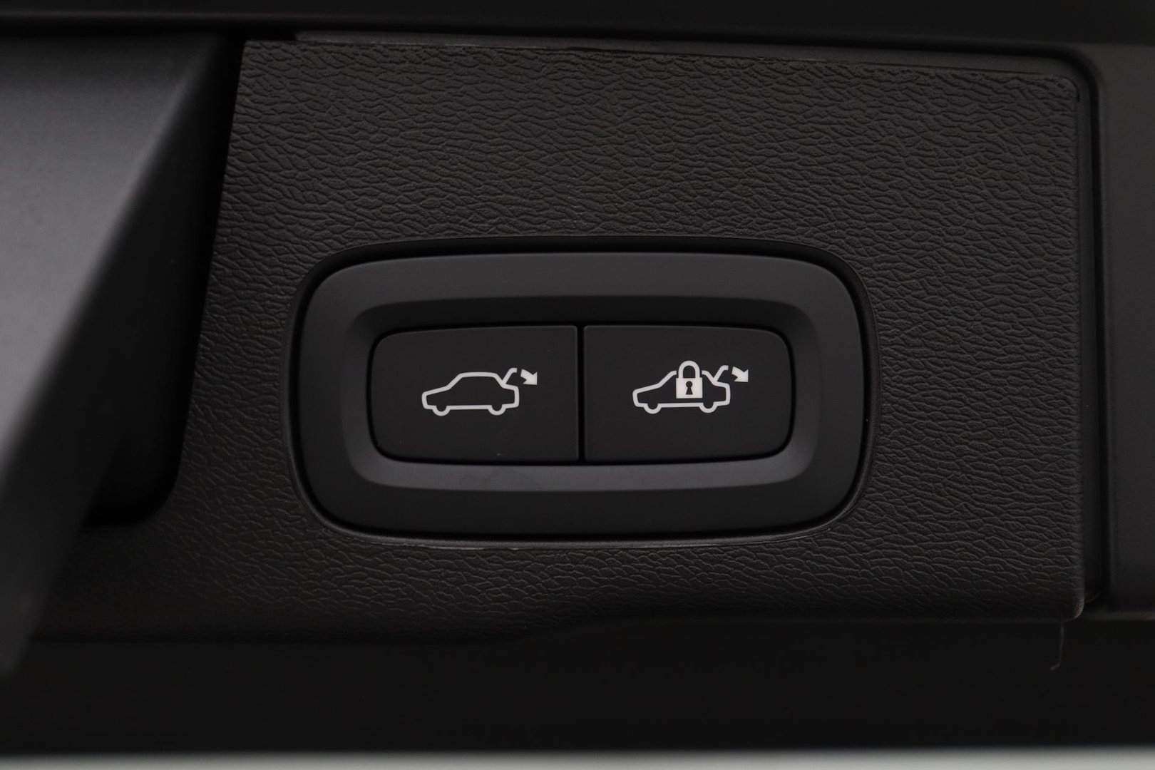 Volvo XC60 T8 Plug-in hybrid Ultra Dark | Head-Up | Panoramadak | 360° Camera | ACC | harman/kardon | BLIS